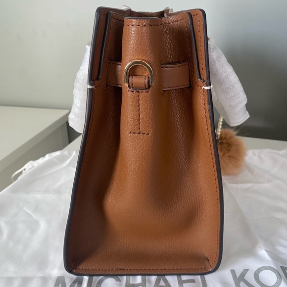 Michael Kors satchel and matching wallet - Picture 12 of 12